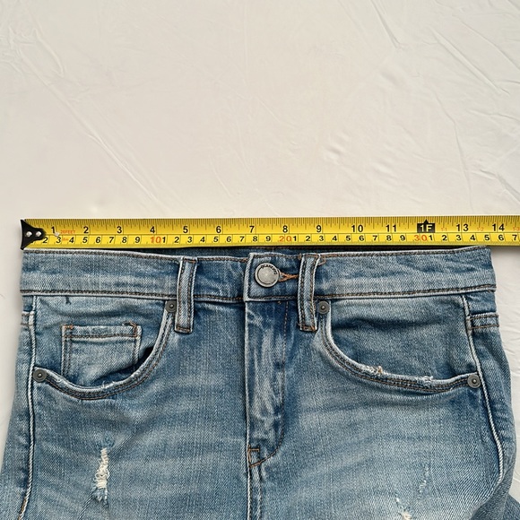 Blank NYC light wash blue denim distressed jeans - Picture 4 of 9